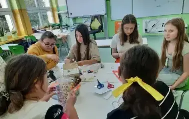 Rok szkolny 2025/2026 - EU-geniusz w świecie naukowych żywioł&oacute;w 14